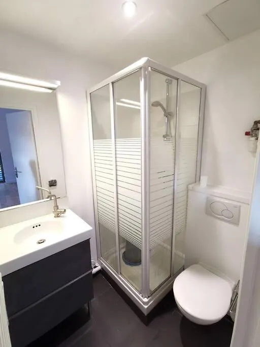 Wood Box Apartment Arcueil