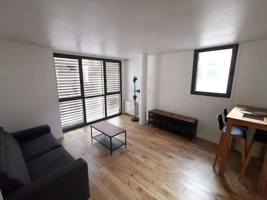 Wood Box Apartment Arcueil